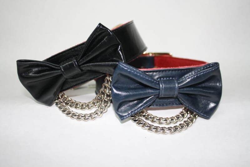 Heroes-and-Tails Bow-Tie Collar